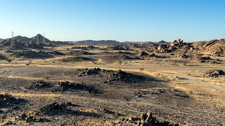 Vast rocky terrain and hills of New Moon Valley on a day trip tour from Jeddah.